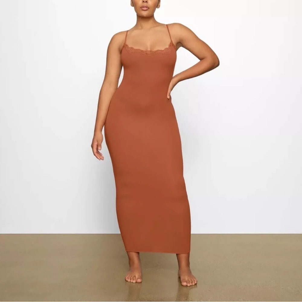 SKIMS FITS EVERYBODY LACE LONG SLIP DRESS LIMITED EDITION: BRONZE XXS